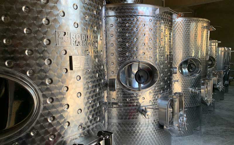Cuvees bij boutique wijndomein Downtown Urban Winery - Bulgarije